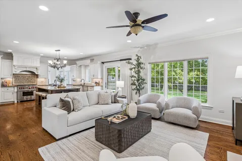 $1,725,000 | 639 North Wright Street, Naperville, IL 60563