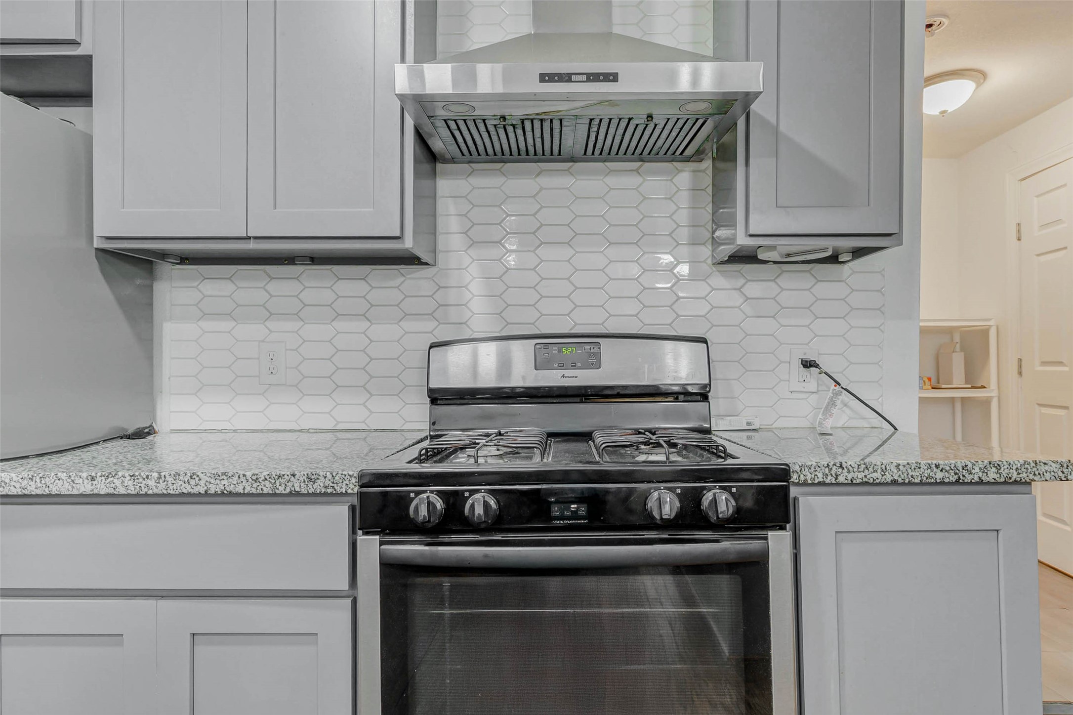 907 Whitaker Avenue Pasadena, TX 77506 - Photo 12 of 35 a stove top oven sitting inside of a kitchen