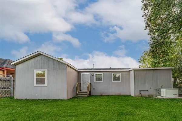 a front view of house with yard