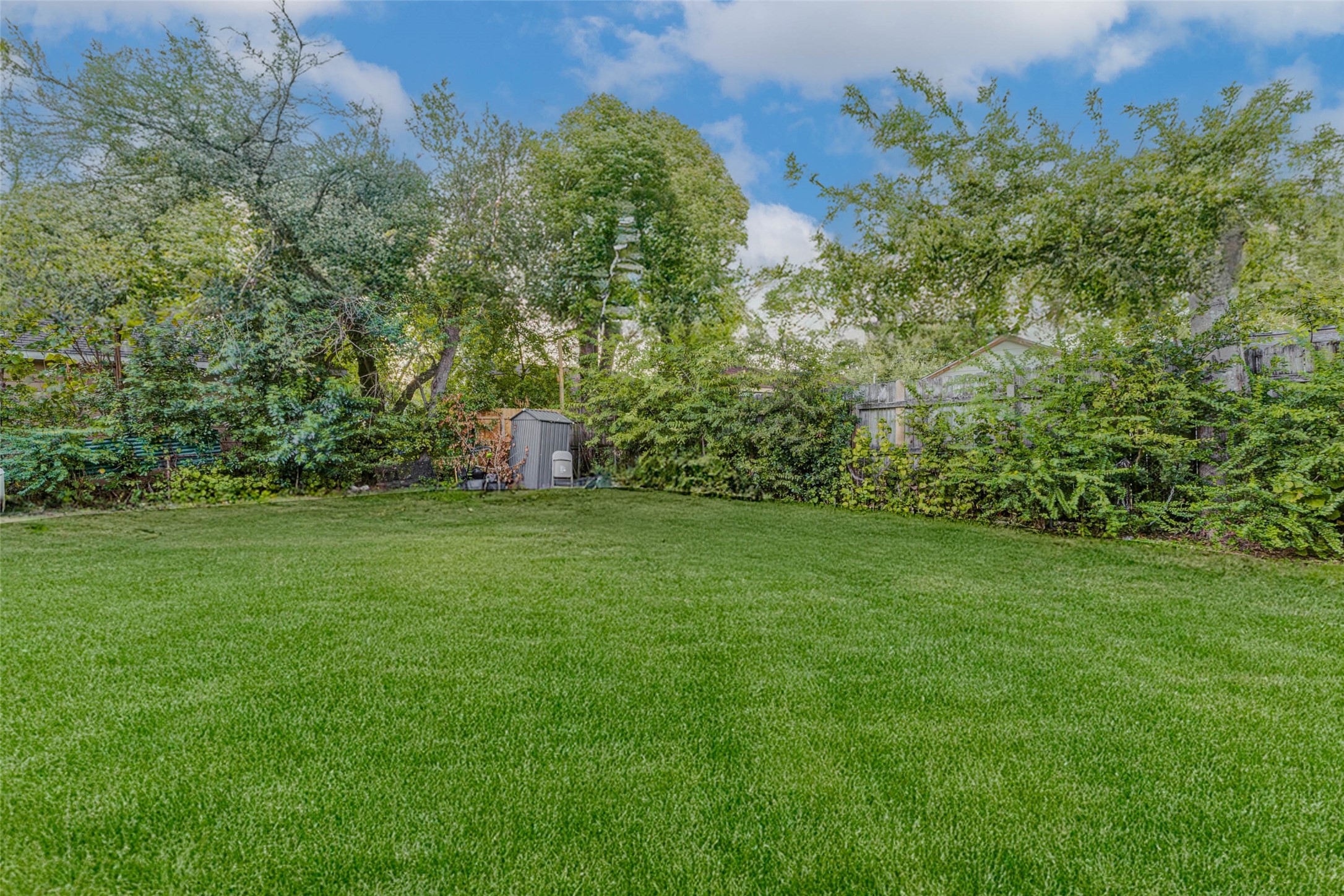 907 Whitaker Avenue Pasadena, TX 77506 - Photo 30 of 35 a garden view