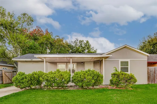 front view of house with a yard