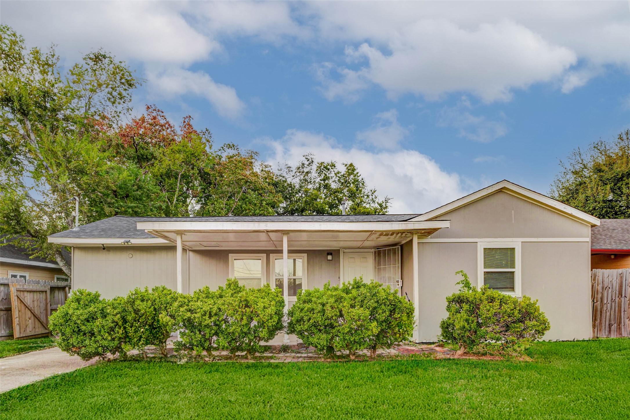 907 Whitaker Avenue Pasadena, TX 77506 - Photo 31 of 35 front view of house with a yard