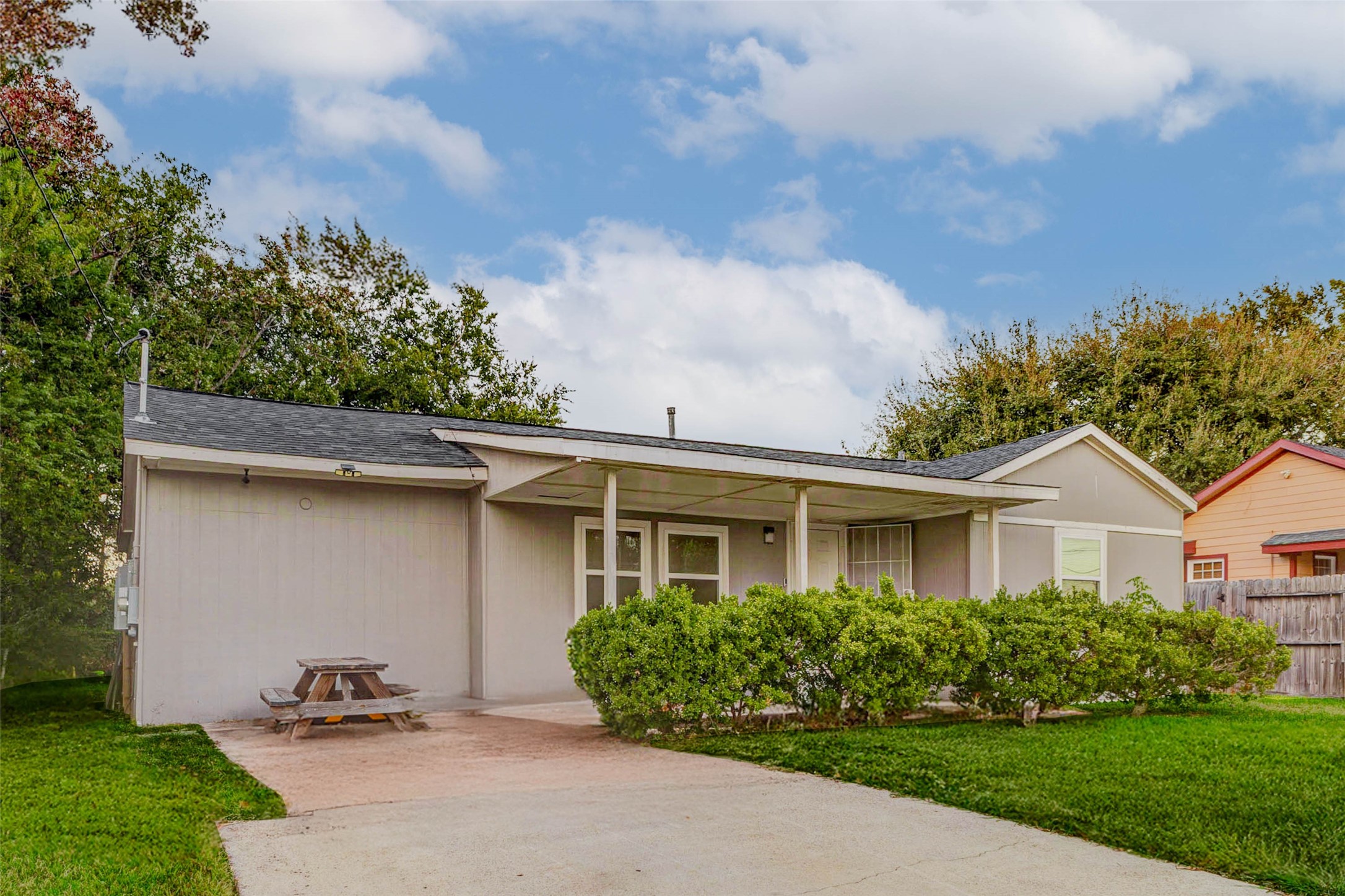 907 Whitaker Avenue Pasadena, TX 77506 - Photo 32 of 35 a backyard of a house with table and chairs