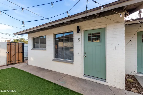 a view of an entrance of the house