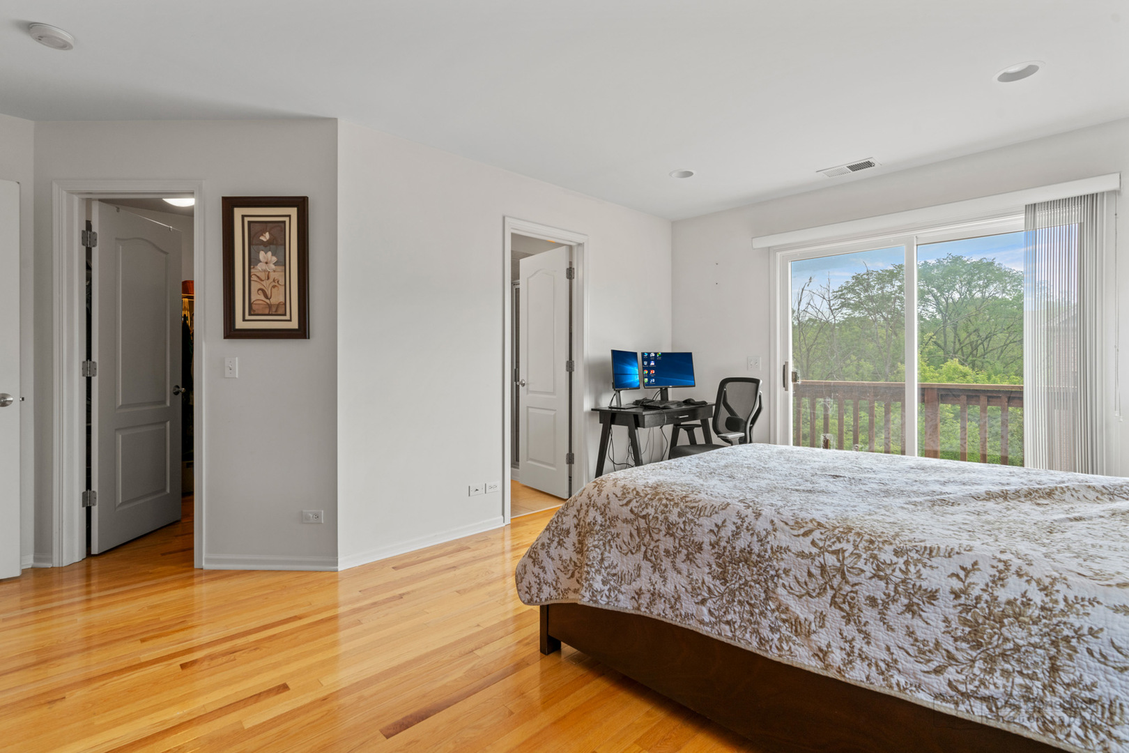 220 River Front Drive Mount Prospect, IL 60056 - Photo 20 of 33 a bedroom with a bed and a large window