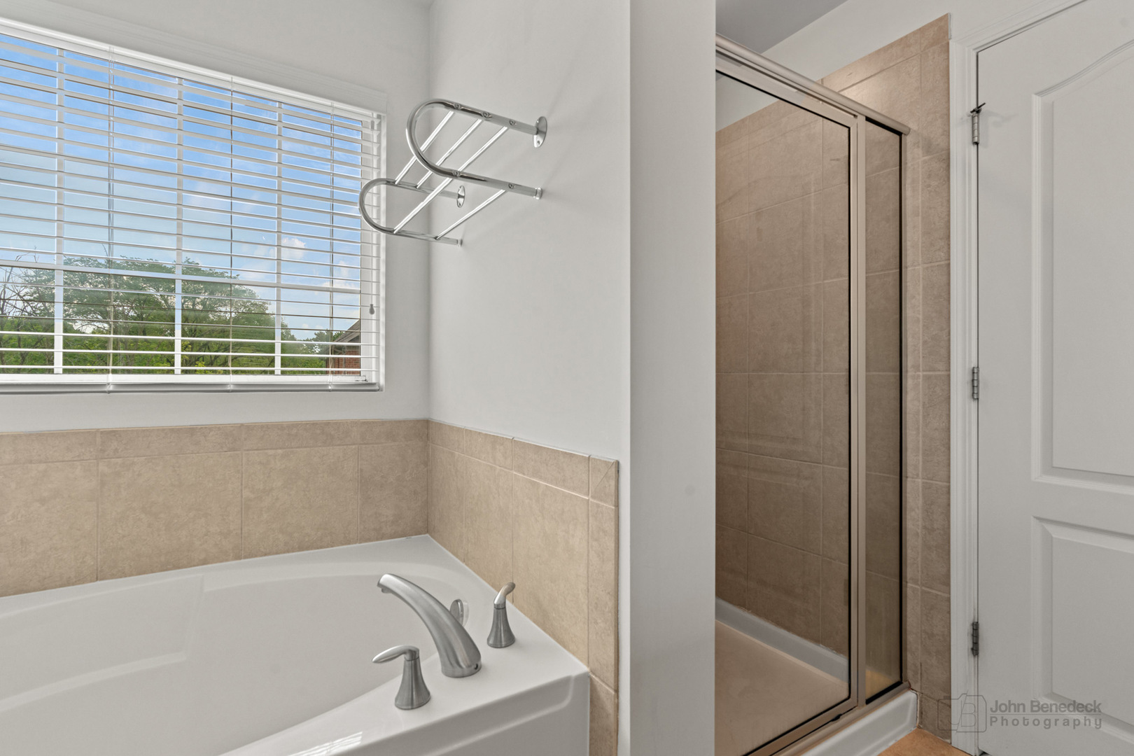 220 River Front Drive Mount Prospect, IL 60056 - Photo 22 of 33 a bathroom with a bathtub and a shower
