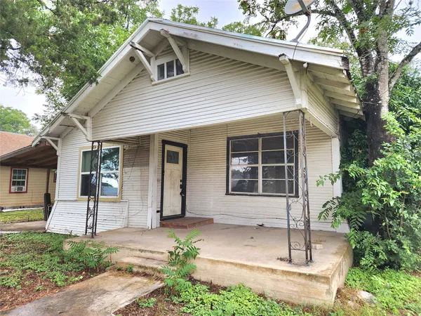 $110,000 | 123 East Davis Street, Luling, TX 78648