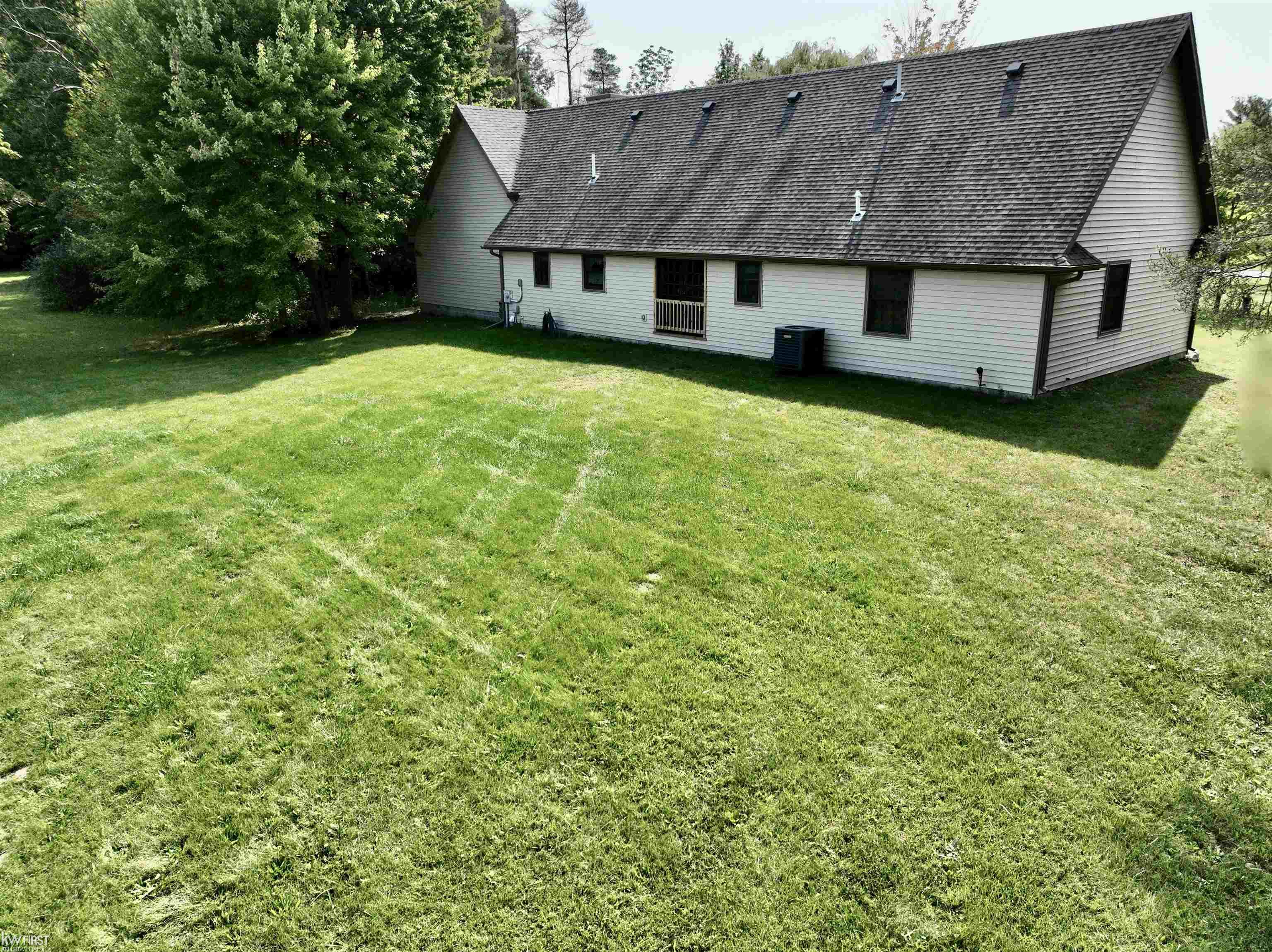 10508 West Frances Road Montrose, MI 48457 - Photo 32 of 36 50090139-31.JPG