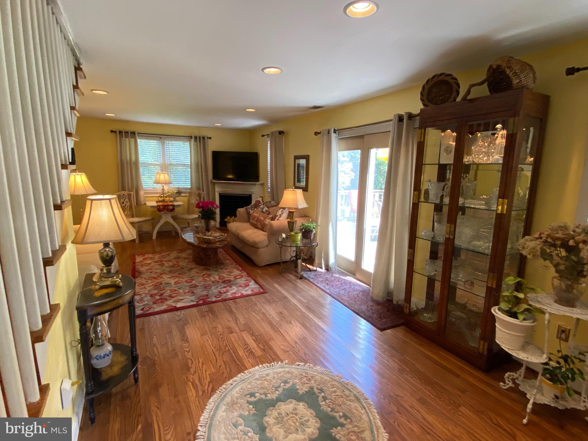 13300 Darnestown Road Gaithersburg, MD 20878 - Photo 17 of 73 Family Room!