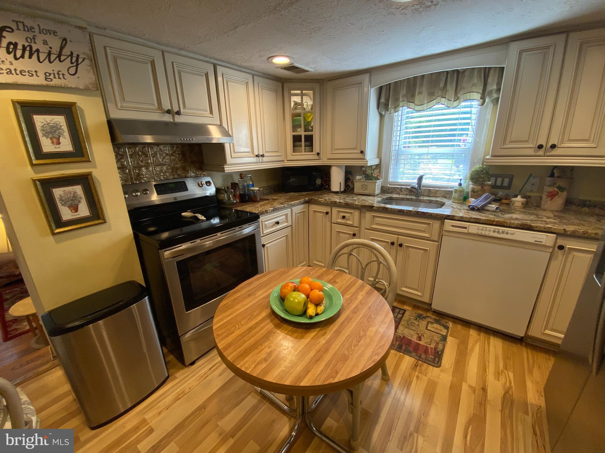 13300 Darnestown Road Gaithersburg, MD 20878 - Photo 30 of 73 Kitchen 2!