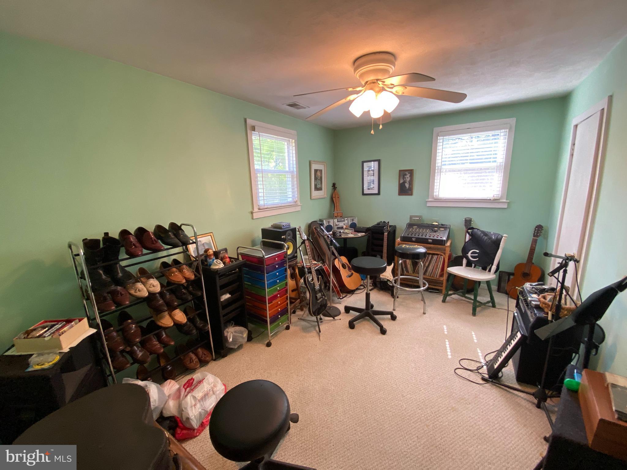 13300 Darnestown Road Gaithersburg, MD 20878 - Photo 44 of 73 Large second bedroom!