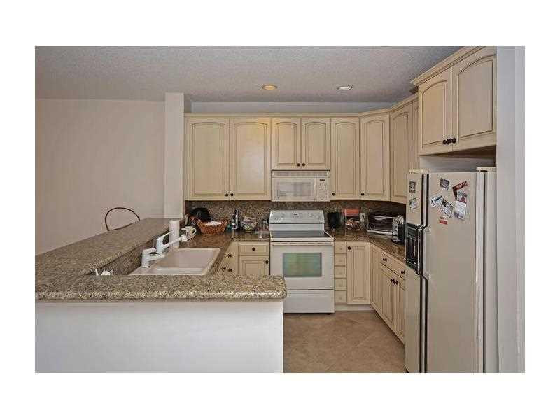 17490 Tiffany Trace Drive Boca Raton, FL 33487 - Photo 5 of 10 Kitchen