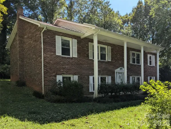 $375,000 | 3065 Woodstream Drive, Valdese, NC 28690