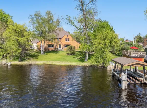 $929,000 | 109 Doty Street, Fremont, WI 54940