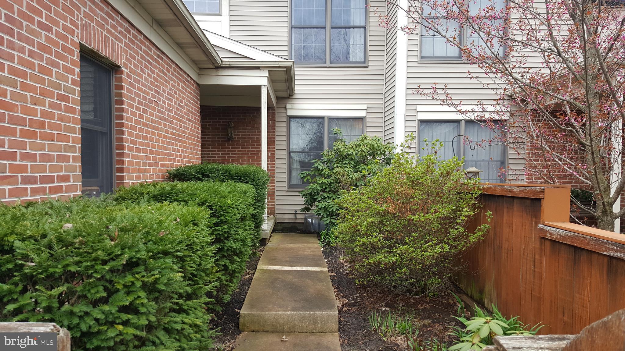 1813 Spring Ridge Lane Lancaster, PA 17603 - Photo 2 of 33 Gallery Image 2