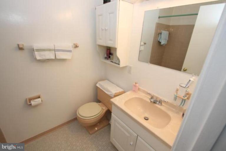 8527 Atwell Road Potomac, MD 20854 - Photo 12 of 19 Bath #2