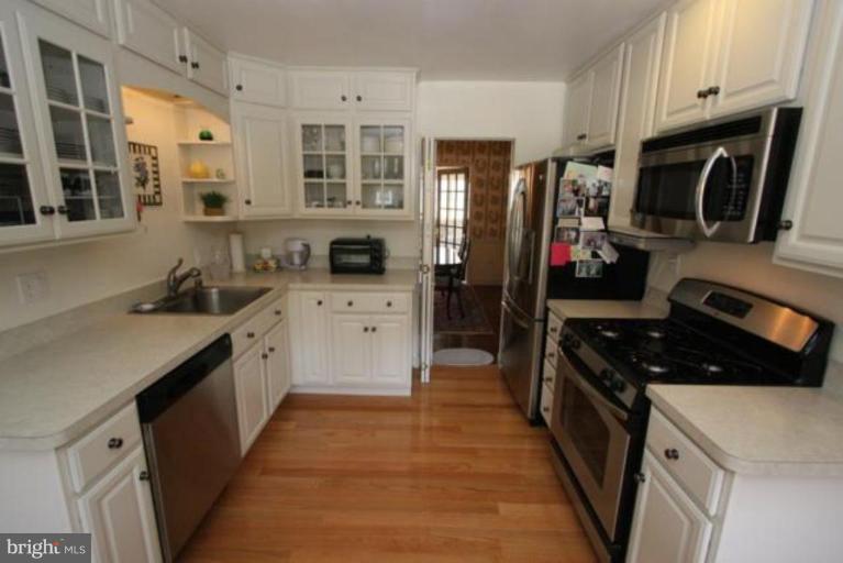 8527 Atwell Road Potomac, MD 20854 - Photo 14 of 19 Kitchen