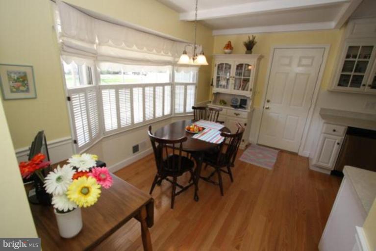 8527 Atwell Road Potomac, MD 20854 - Photo 6 of 19 Breakfast Area