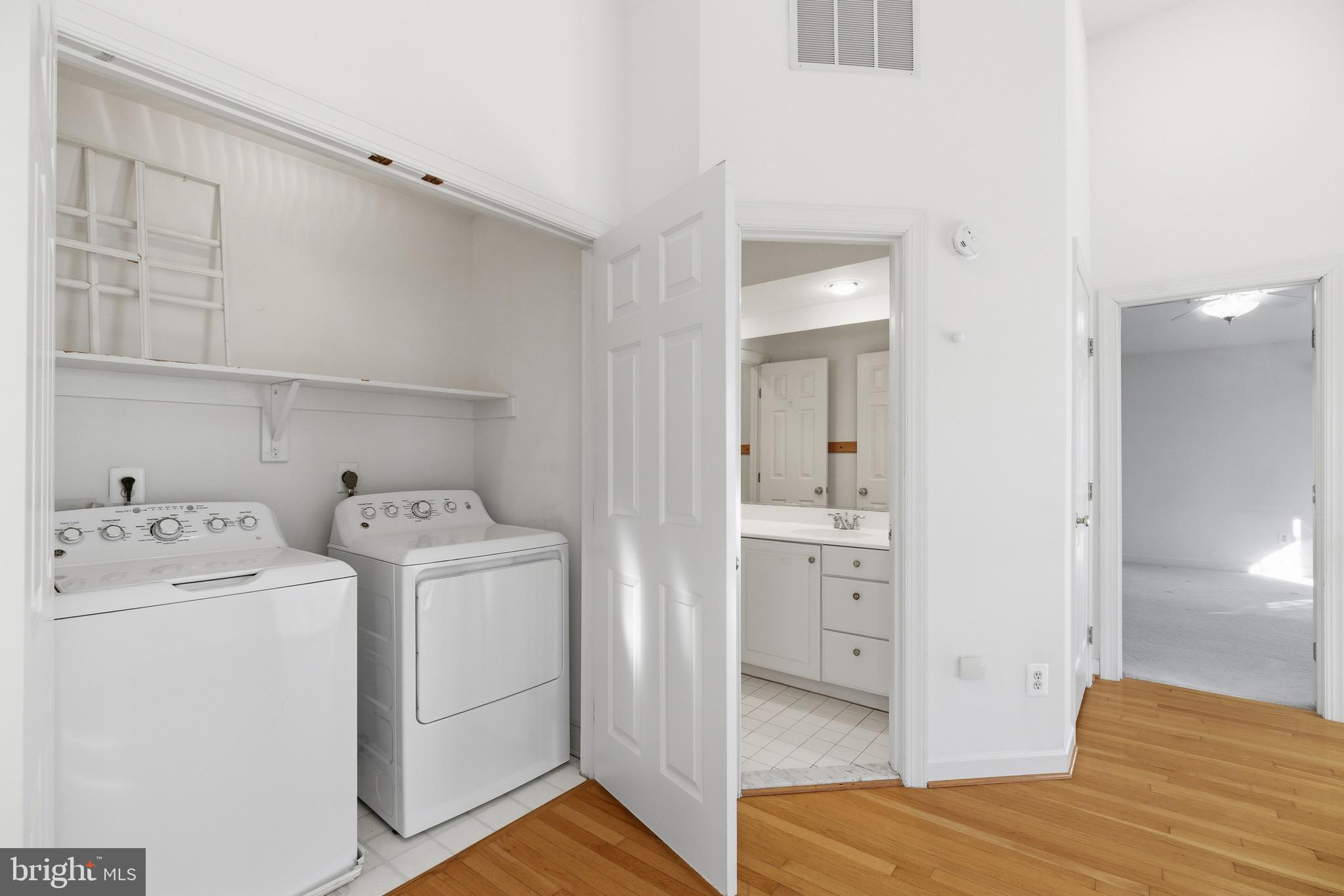 1817 Fallbrook Lane Vienna, VA 22182 - Photo 26 of 50 a view of bathroom