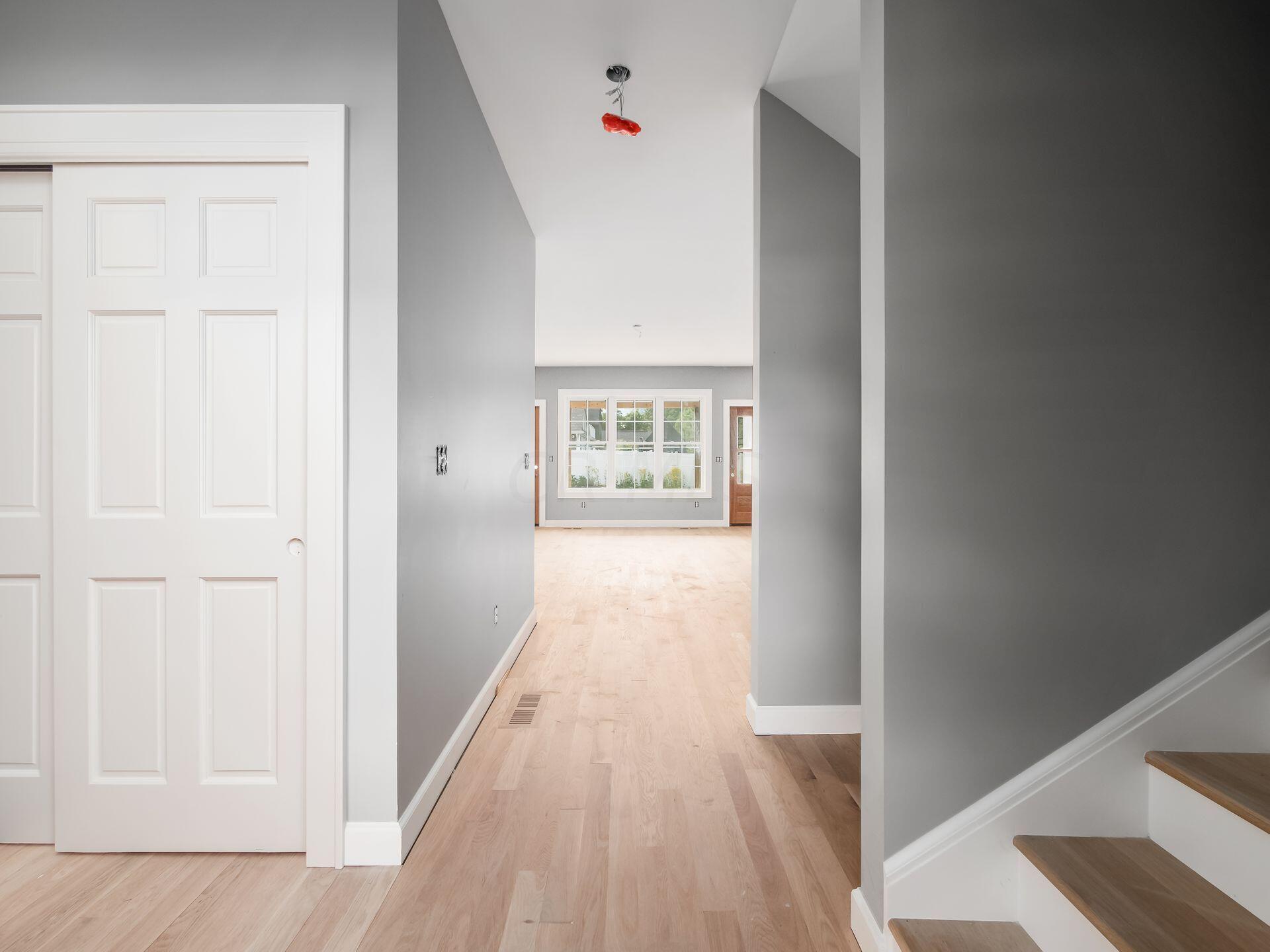 149 South Kellner Road Columbus, OH 43209 - Photo 6 of 62 Entry