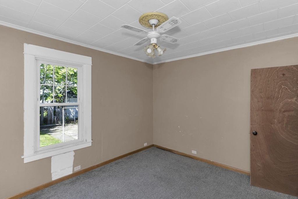 53 Calumet Road Holyoke, MA 01040 - Photo 2 of 24