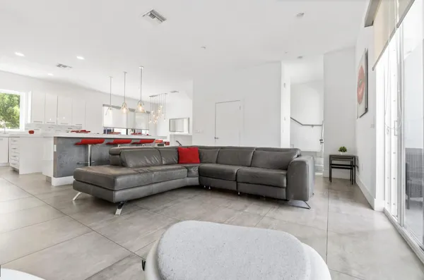 $8,500 | 1367 North Ocean Boulevard, Pompano Beach, FL 33062