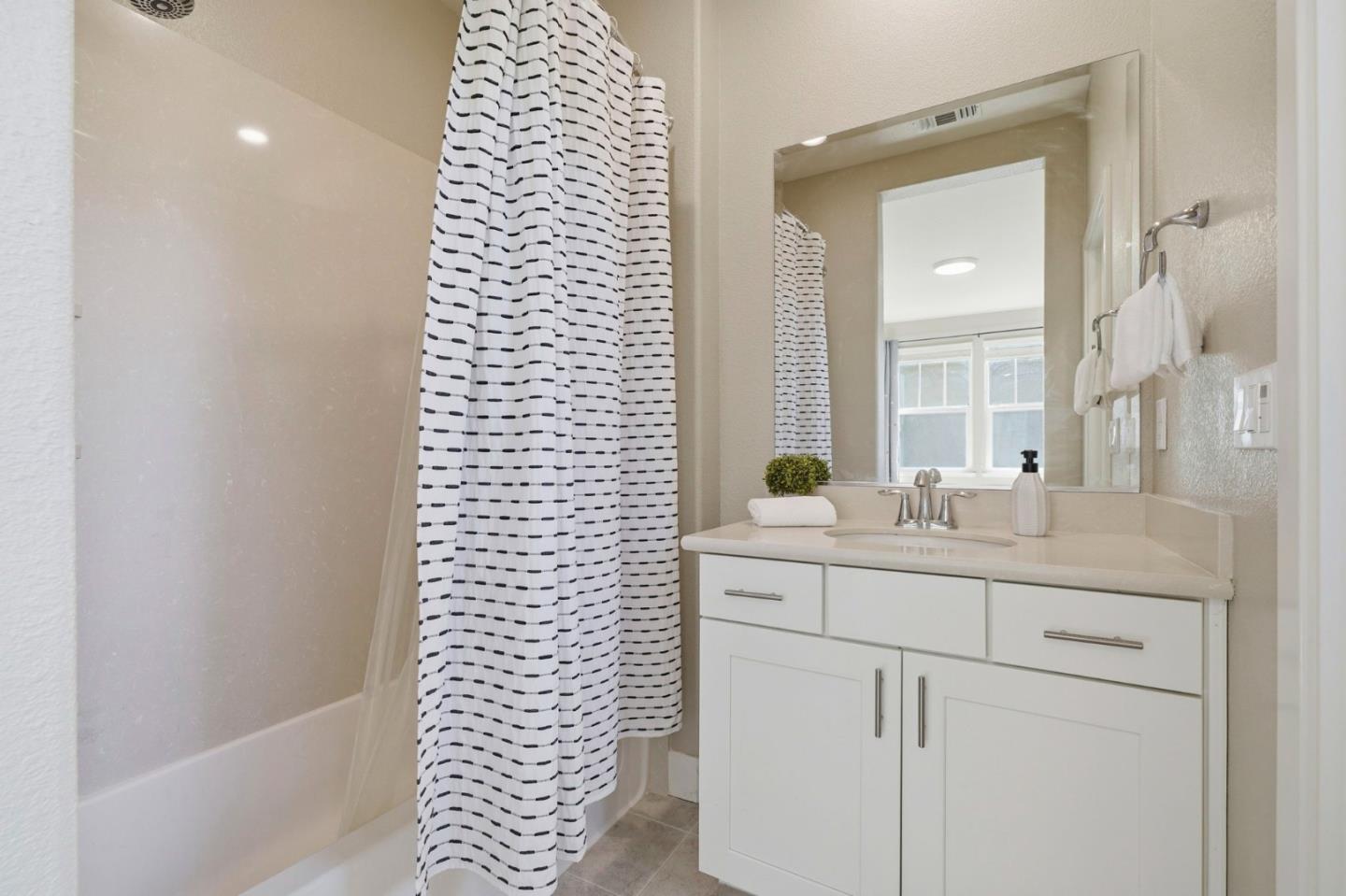 2813 Stringham Way Dublin, CA 94568 - Photo 9 of 40