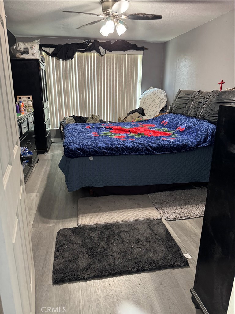 854 North 9th Street Colton, CA 92324 - Photo 22 of 36 a living room with furniture