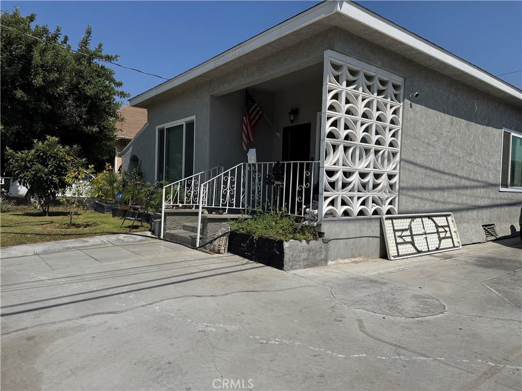 854 North 9th Street Colton, CA 92324 - Photo 23 of 36 a view of entrance gate of a house