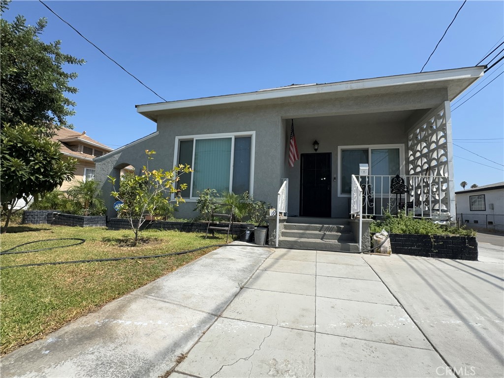 854 North 9th Street Colton, CA 92324 - Photo 25 of 36 a view of a house with entertaining space