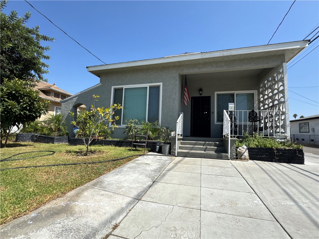 854 North 9th Street Colton, CA 92324 - Photo 27 of 36 a view of a house with entertaining space