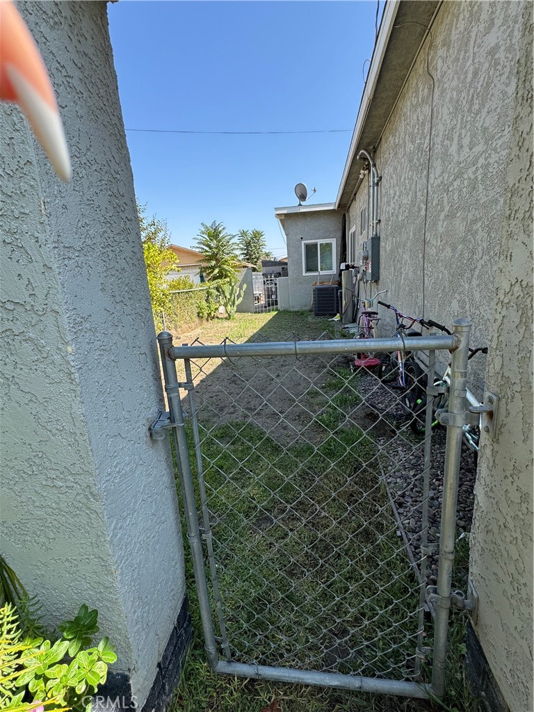 854 North 9th Street Colton, CA 92324 - Photo 28 of 36 a view of a backyard