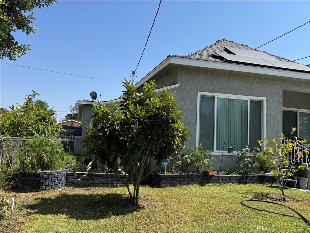 854 North 9th Street Colton, CA 92324 - Photo 4 of 36 a front view of a house with a yard