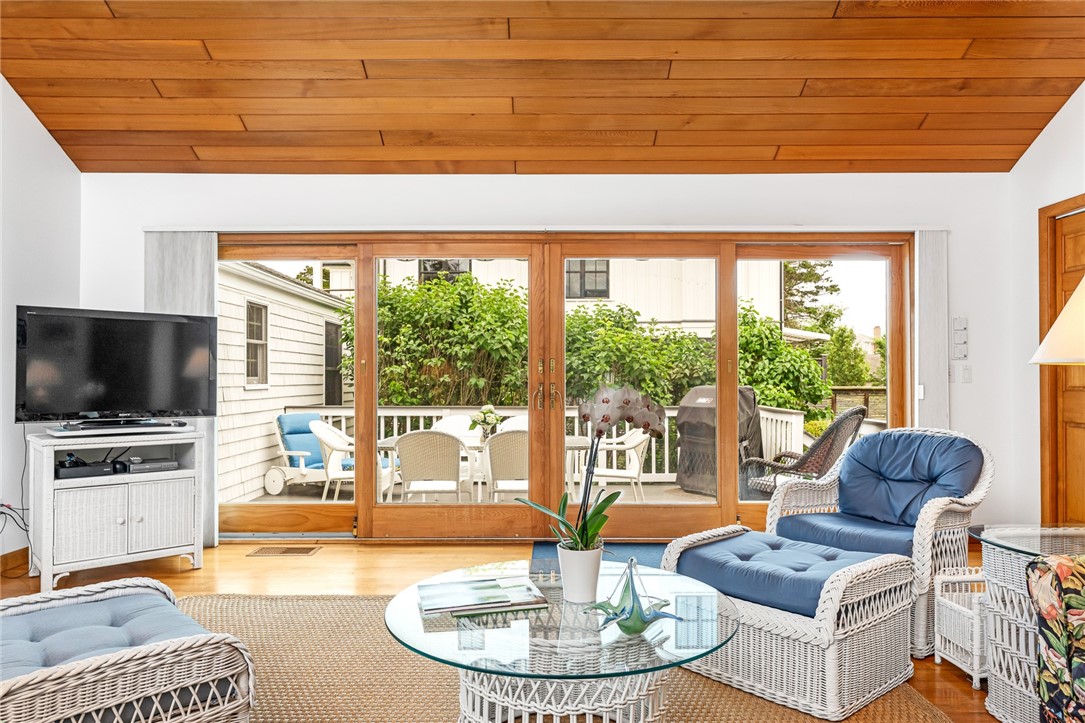 44 Fenway Road Westerly, RI 02891 - Photo 4 of 40