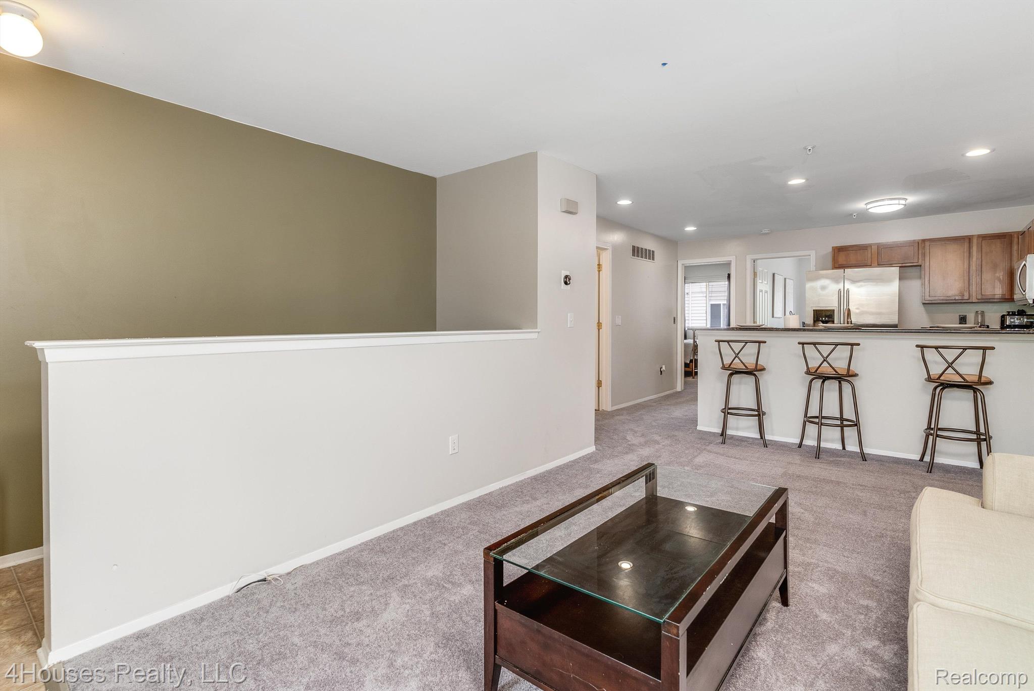 654 Lydia Lane, Unit 48 Pontiac, MI 48341 - Photo 8 of 38 Living room - Furnished - new carpet throughout