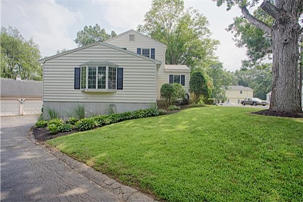 18 Fletcher Road Woburn, MA 01801 - Photo 3 of 27 Gallery Image 3