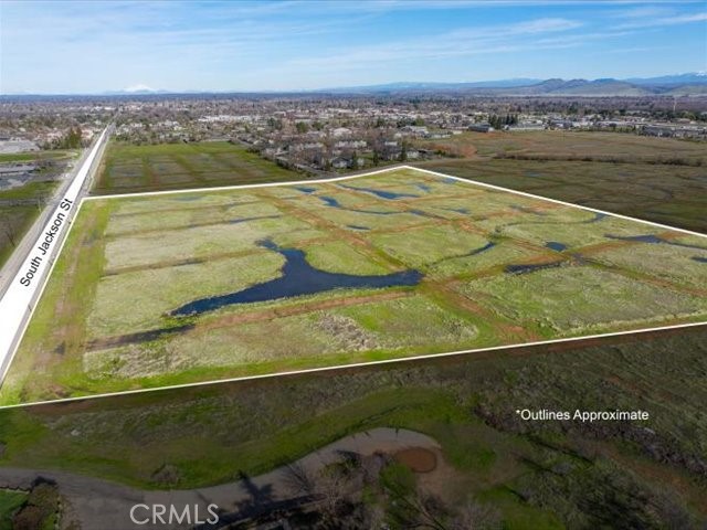 a view of an outdoor space and city view