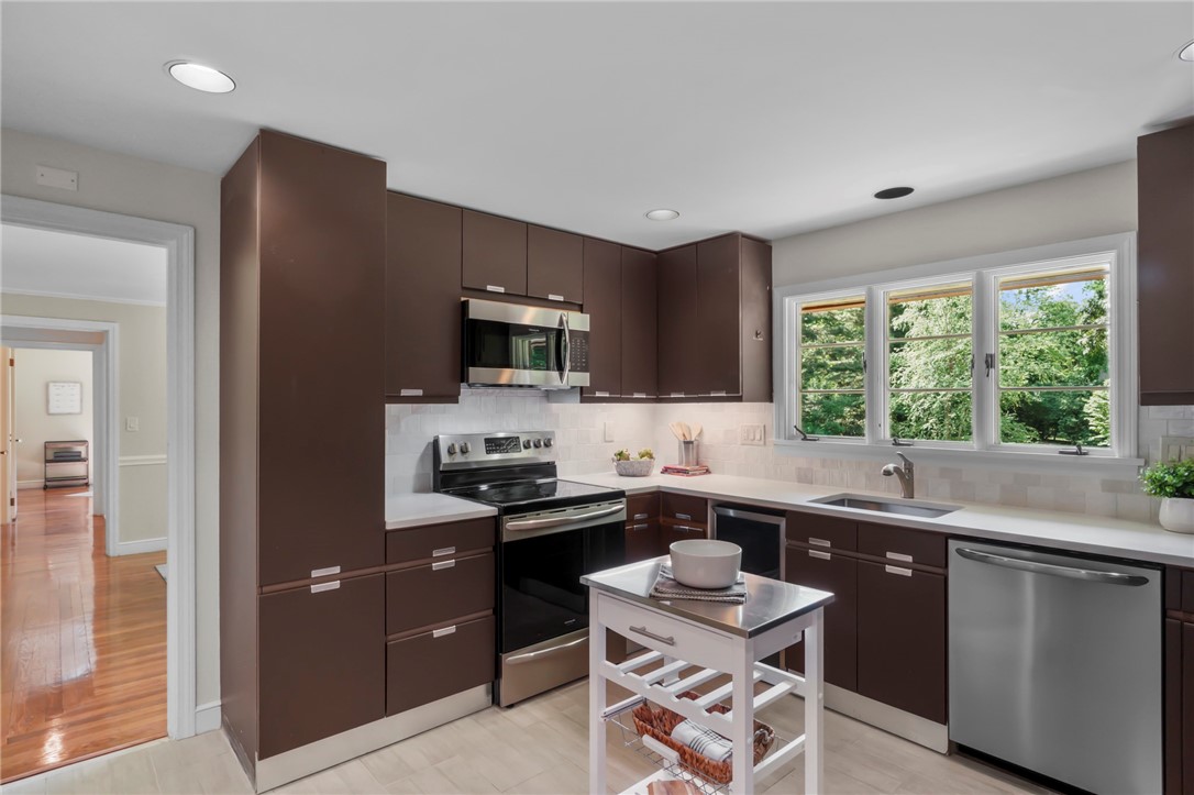 5 Echo Drive Barrington, RI 02806 - Photo 15 of 44 Kitchen