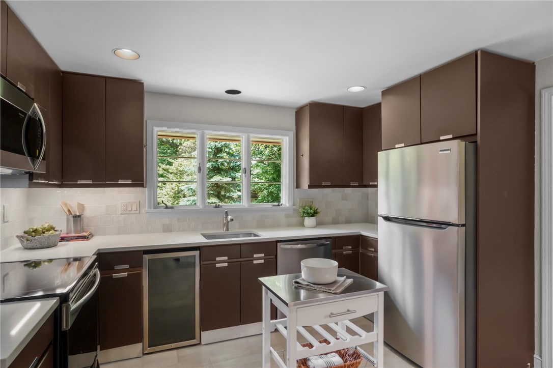 5 Echo Drive Barrington, RI 02806 - Photo 16 of 44