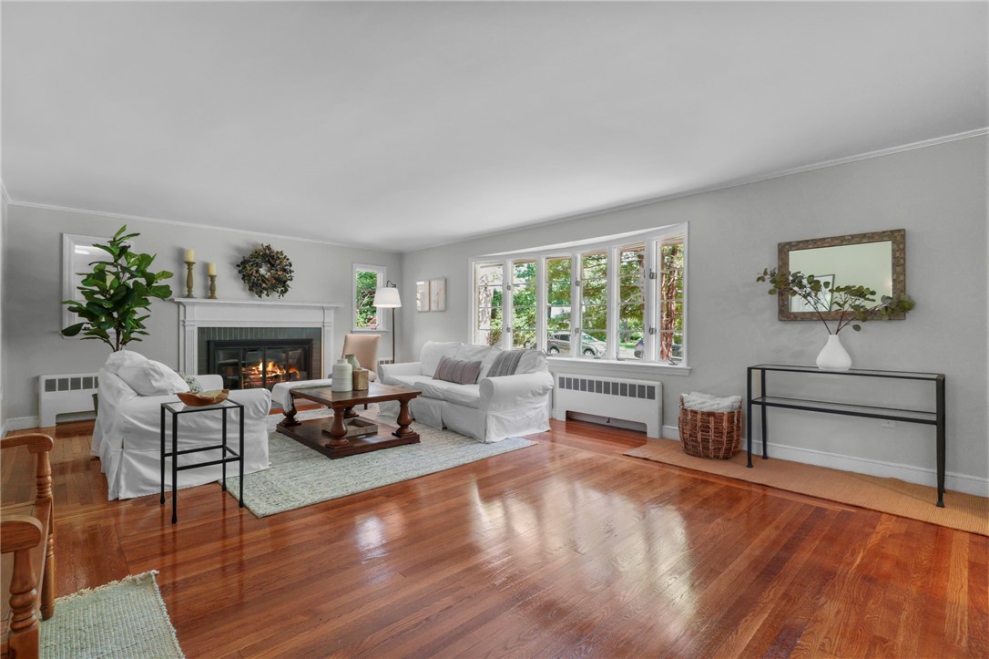 5 Echo Drive Barrington, RI 02806 - Photo 25 of 44 Living Room
