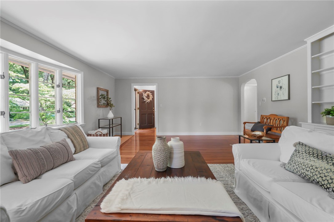 5 Echo Drive Barrington, RI 02806 - Photo 27 of 44 Living Room
