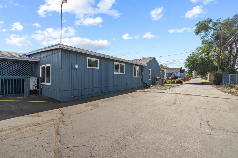 1633 Division Street Klamath Falls, OR 97601 - Photo 10 of 69 1633DivisionSt-49