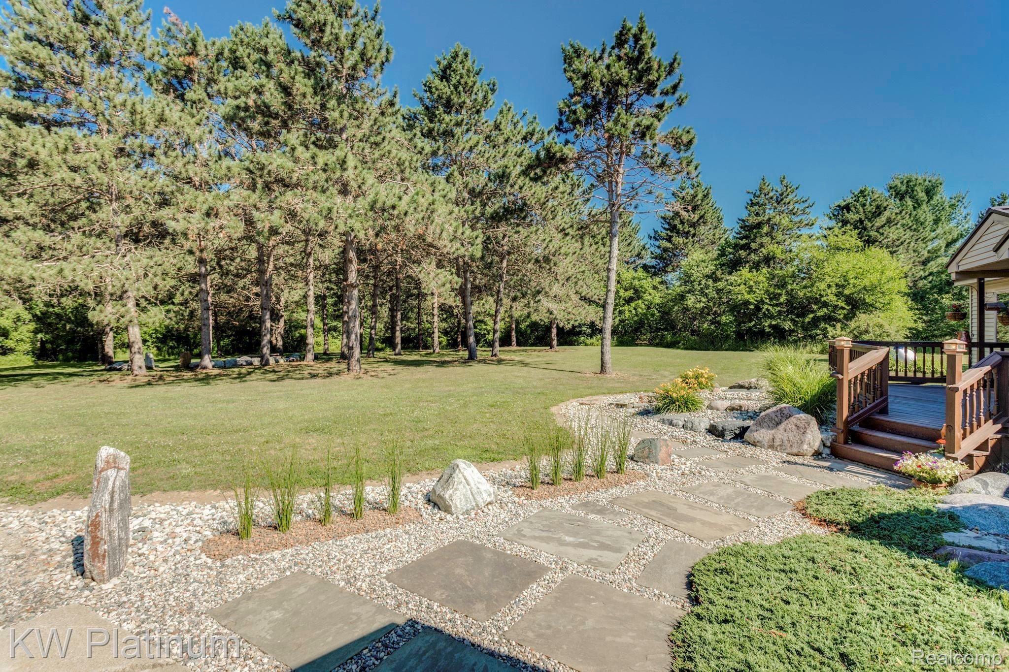 6698 Kilburn Road Jeddo, MI 48032 - Photo 31 of 37 frt walkway.jpg