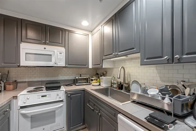 $315,000 | 321 10th Avenue South, Unit 618, Seattle, WA 98144