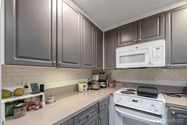 $315,000 | 321 10th Avenue South, Unit 618, Seattle, WA 98144