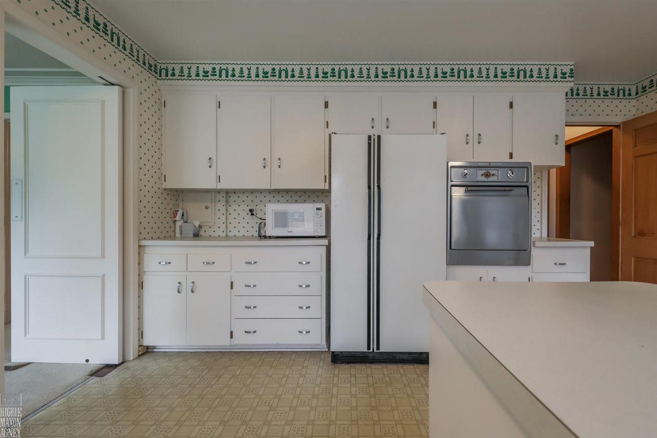 82 Cloverly Road Grosse Pointe, MI 48236 - Photo 10 of 40 31376413-9.JPG