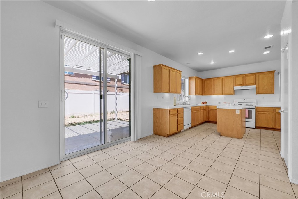 906 Sparrow Way Perris, CA 92571 - Photo 11 of 30
