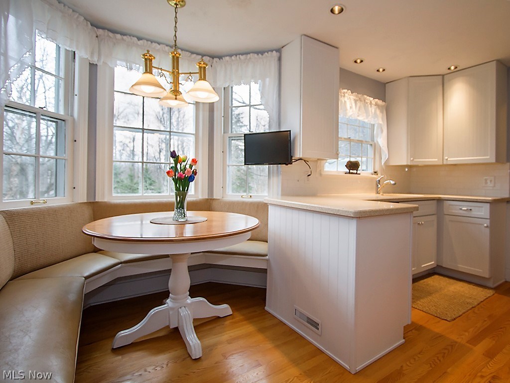 3047 Edgewood Road Cleveland, OH 44124 - Photo 13 of 35 Eat-in Kitchen Breakfast Nook