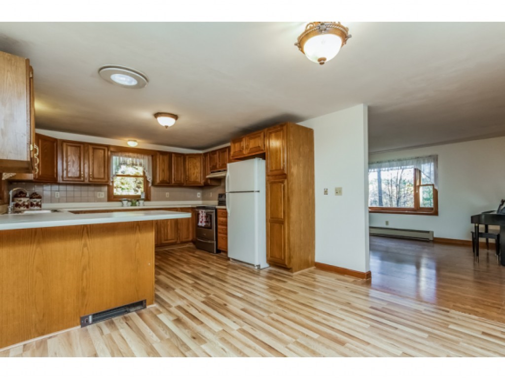 127 Haverhill Road Salem, NH 03079 - Photo 5 of 35