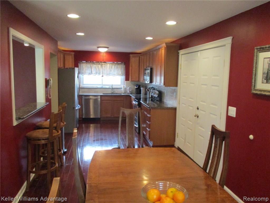29911 High Valley Road Farmington, MI 48331 - Photo 18 of 53 The kitchen viewed from the dining room.